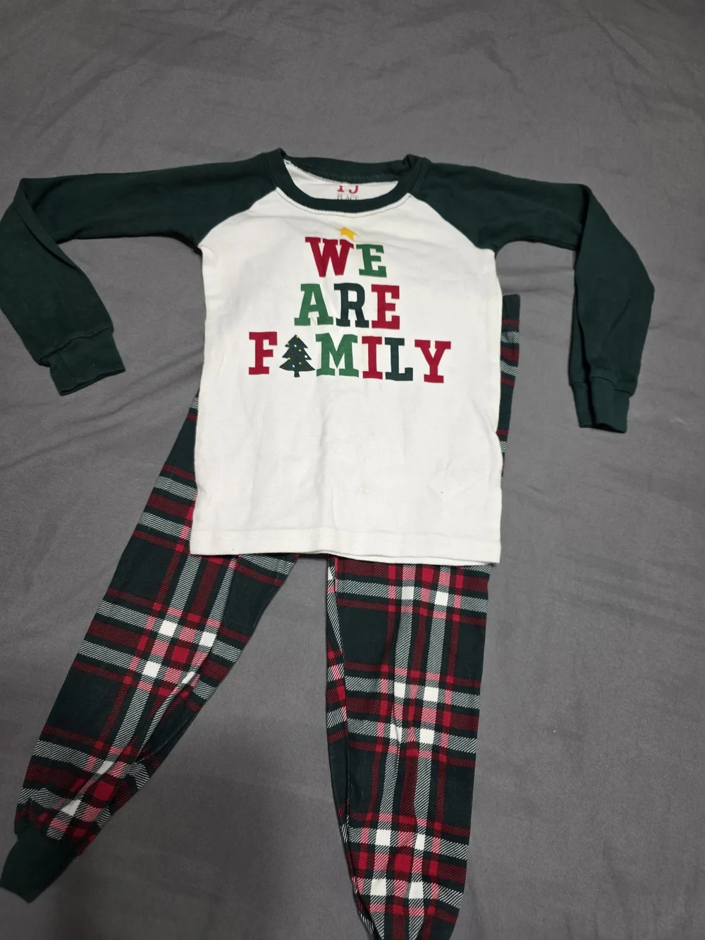 Green & White 'We Are Family' Kids Pajama Set